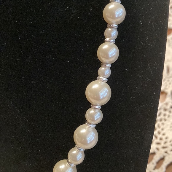 🌸NIB AVON Hollie 3 Piece Pearlesque Gift Set - Picture 4 of 14